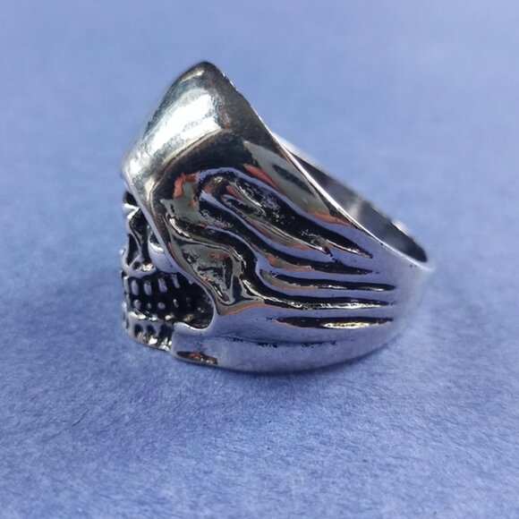Hooded Smiling Skull Gothic Biker Ring Size 10 - Picture 3 of 4